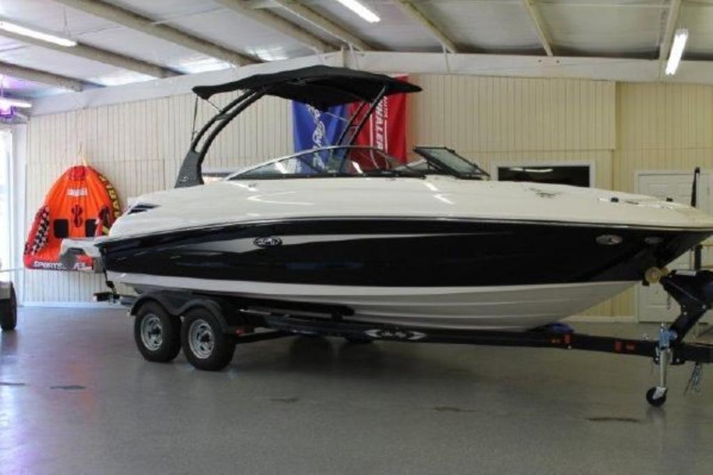 2015 Sea Ray boat for sale, model of the boat is 240 SunDeck & Image # 1 of 9