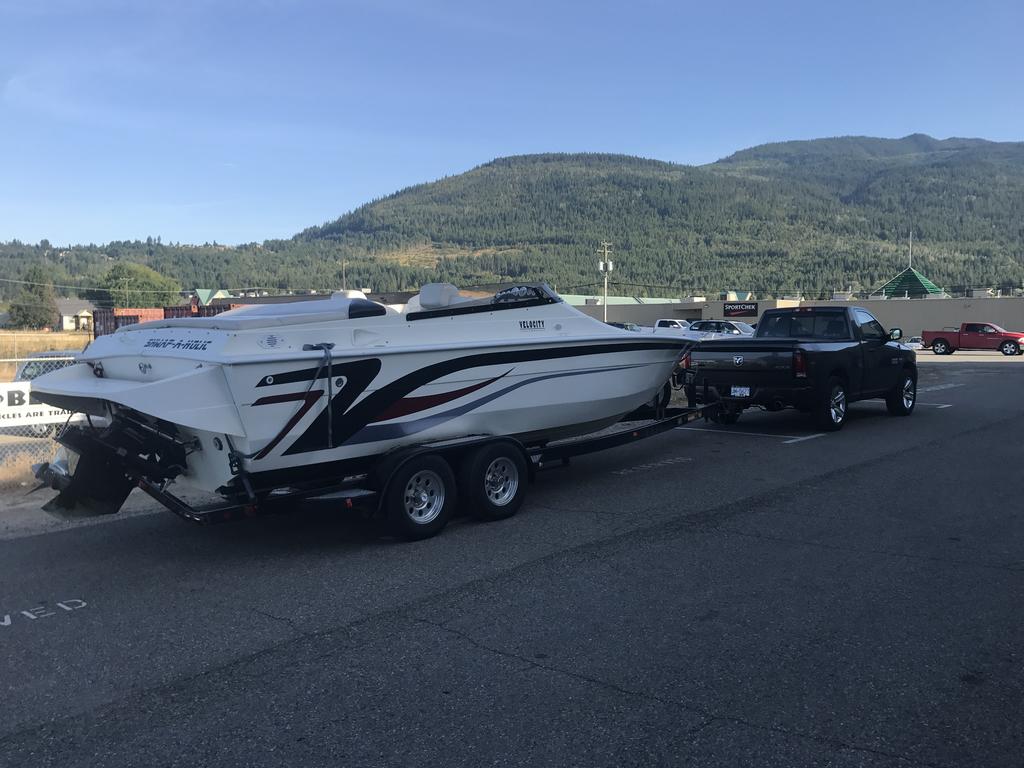 2000 Velocity boat for sale, model of the boat is 260 Performance Cuddy & Image # 3 of 14