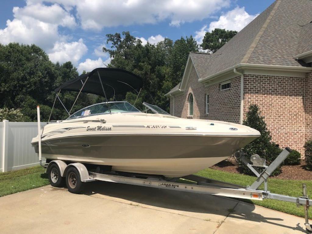 2006 Sea Ray boat for sale, model of the boat is 220 Sundeck & Image # 1 of 5
