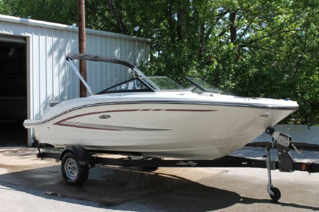 2016 Sea Ray boat for sale, model of the boat is 19SPX & Image # 2 of 9