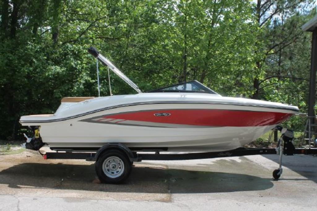 2017 Sea Ray boat for sale, model of the boat is 190 SPX & Image # 2 of 5