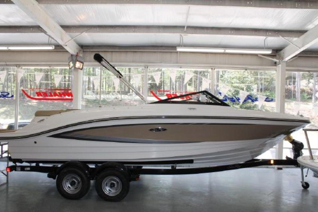 2016 Sea Ray boat for sale, model of the boat is 21SPX & Image # 2 of 9