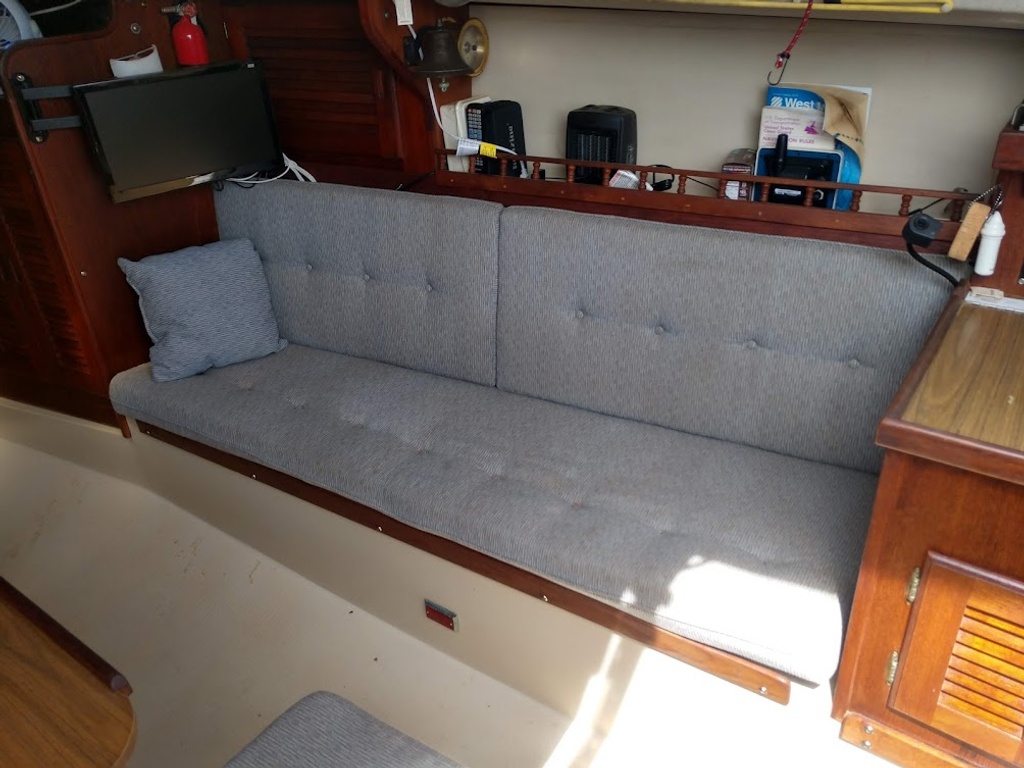 1984 Catalina Yachts Cruiser Series boat for sale, model of the boat is C-30 & Image # 8 of 11