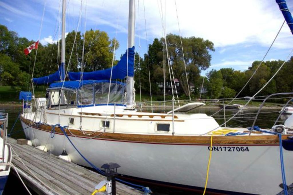 1974 Gulfstar boat for sale, model of the boat is Centre Cockpit & Image # 1 of 10