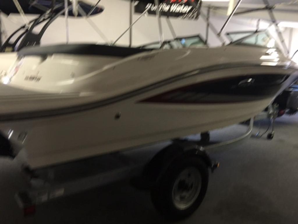 2016 Sea Ray boat for sale, model of the boat is 19 SPX & Image # 6 of 7