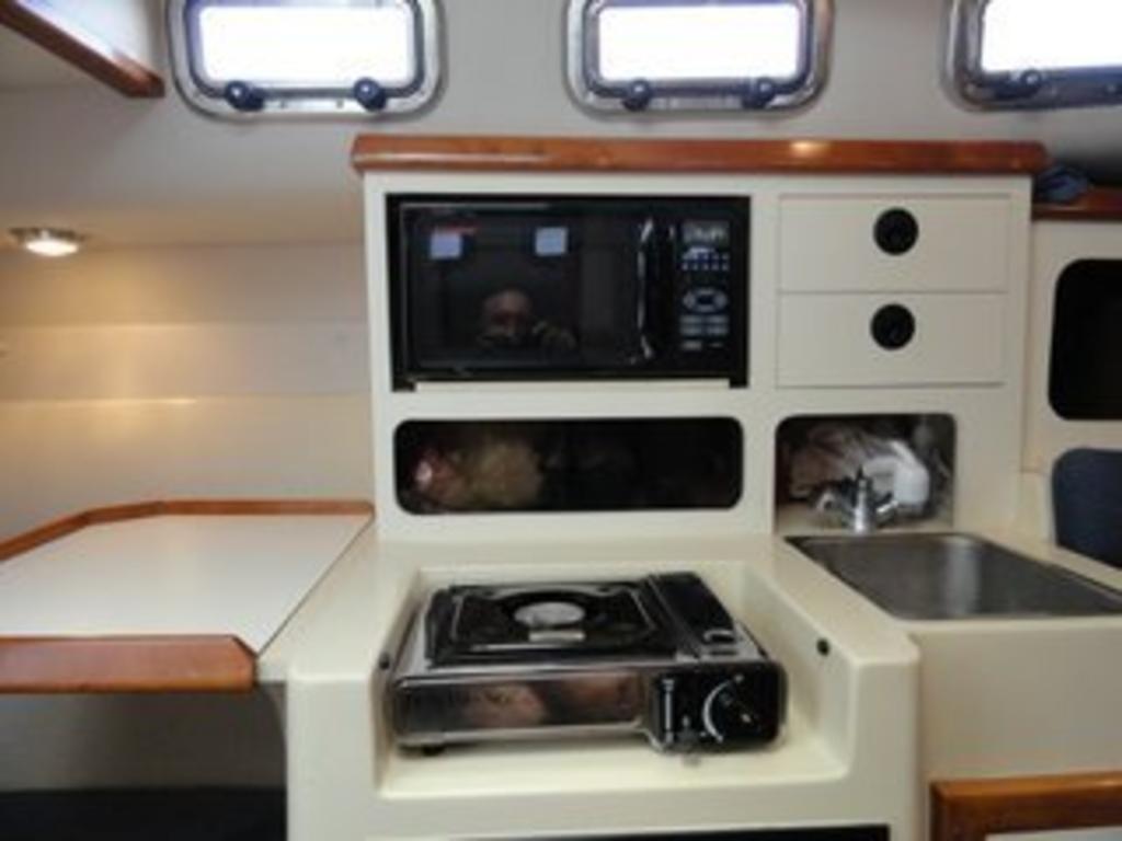 2005 Albin Yachts boat for sale, model of the boat is Albin 28 Tournament Express & Image # 7 of 9