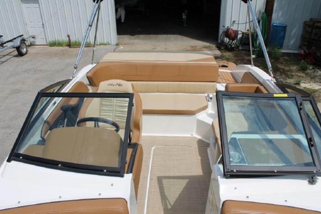 2017 Sea Ray boat for sale, model of the boat is 190 SPX & Image # 4 of 5