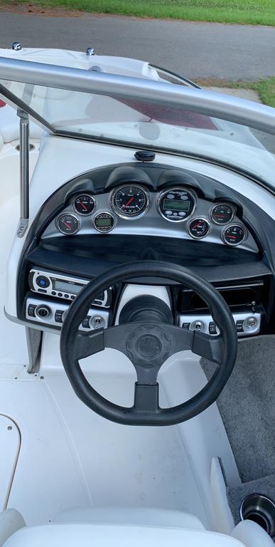 2014 Bayliner boat for sale, model of the boat is Flight series 25 & Image # 9 of 10