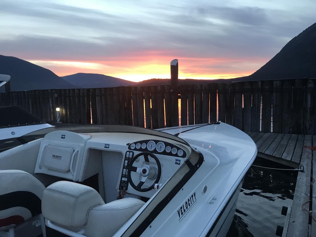 2000 Velocity boat for sale, model of the boat is 260 Performance Cuddy & Image # 5 of 14